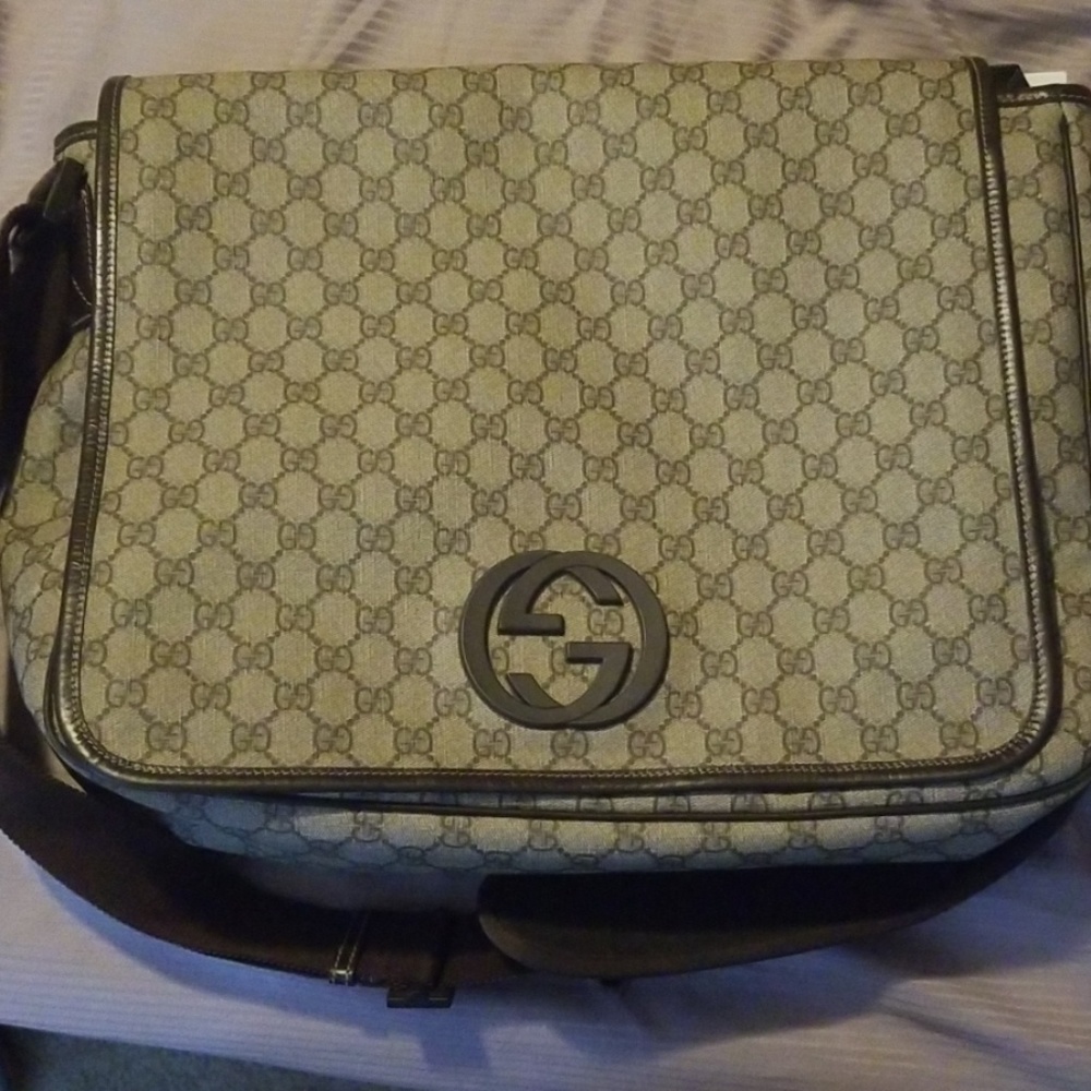 Gucci messenger bag